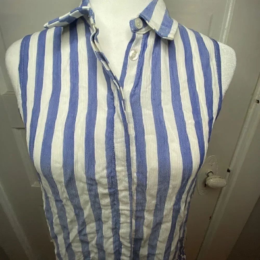 Romeo + Juliet Couture Open Back Button Up - Picture 3 of 8